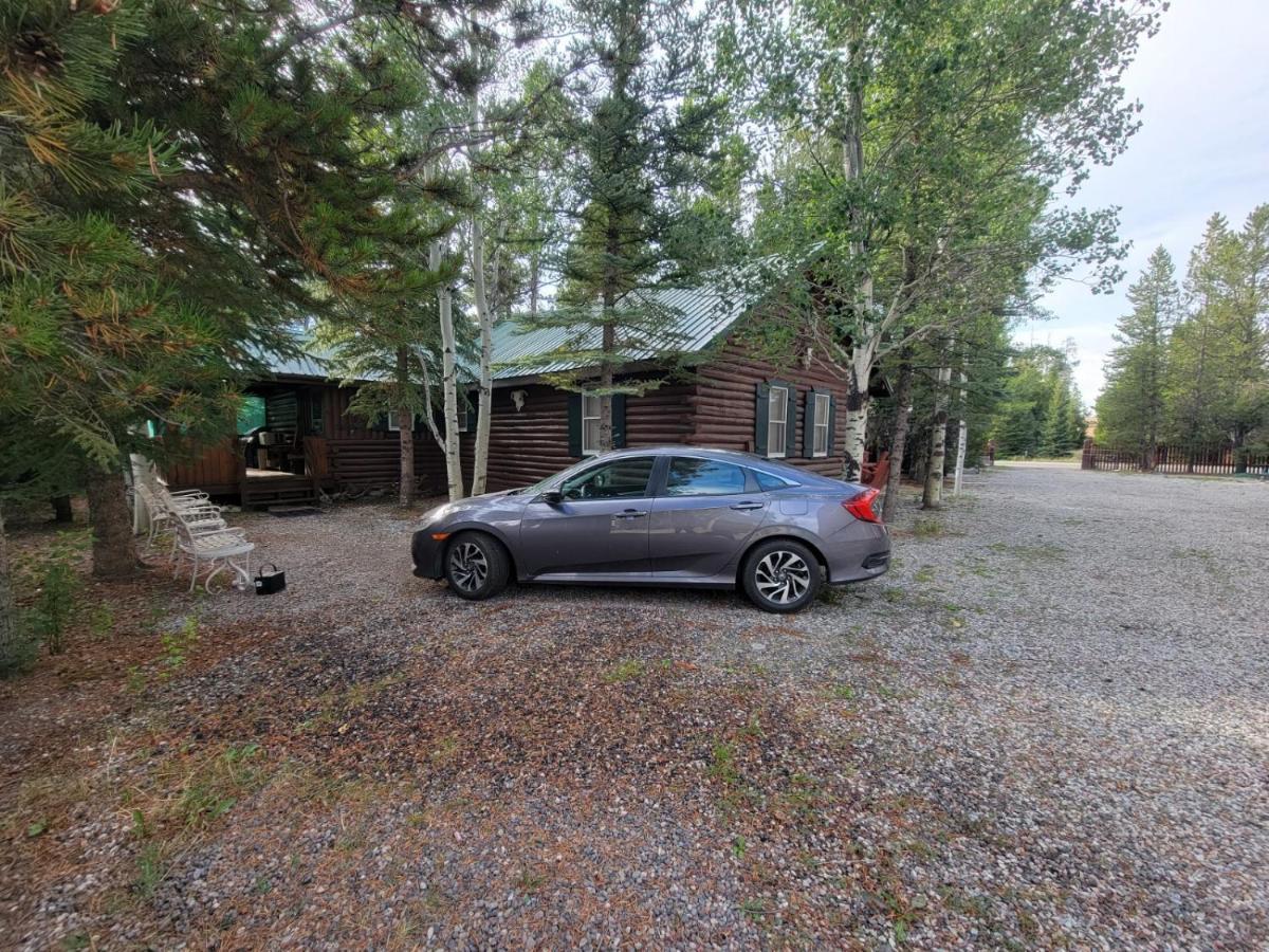 Wagon Wheel Hotel West Yellowstone Exterior photo